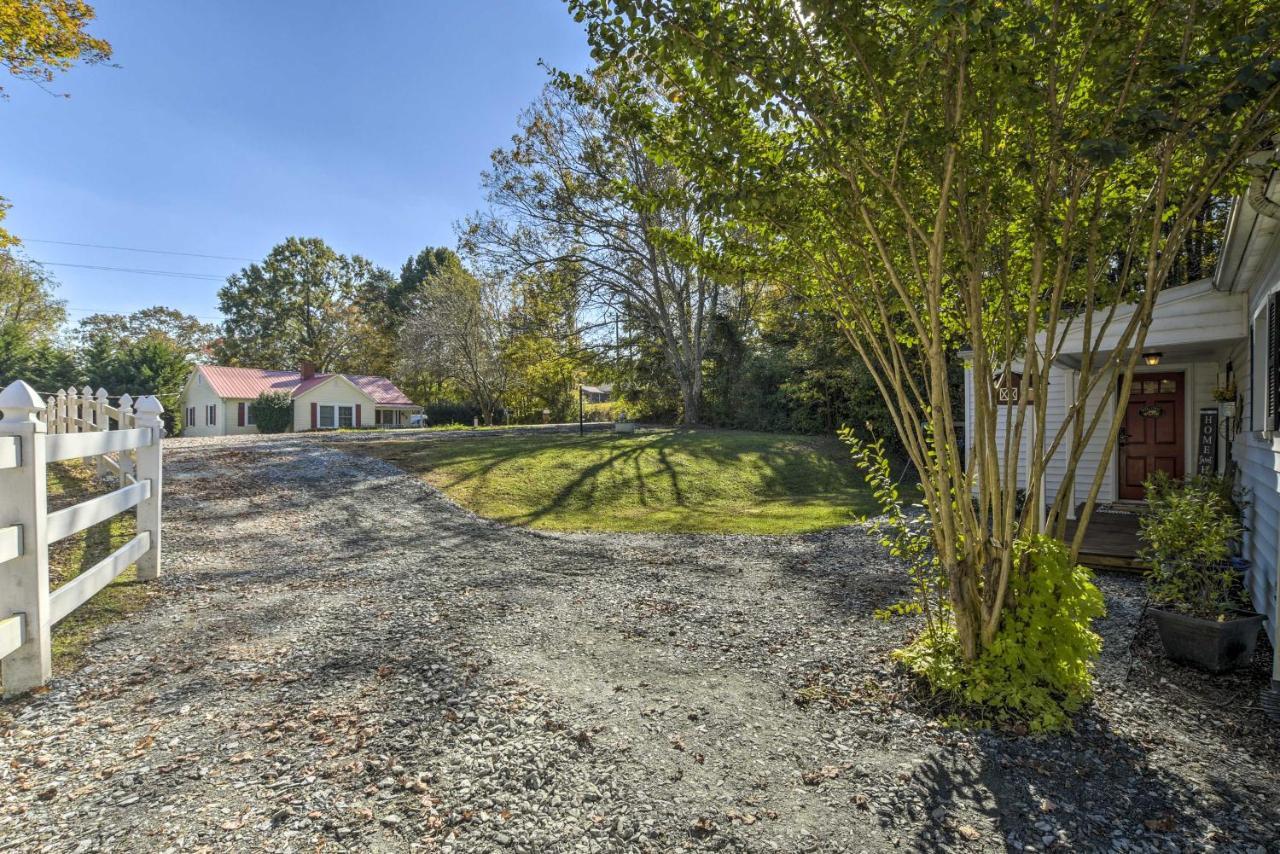 Peaceful Renovated Home With Deck On Half Acre! Asheboro Kültér fotó