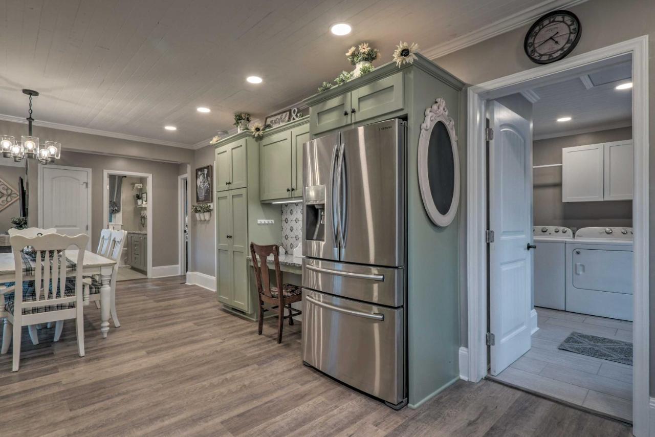 Peaceful Renovated Home With Deck On Half Acre! Asheboro Kültér fotó
