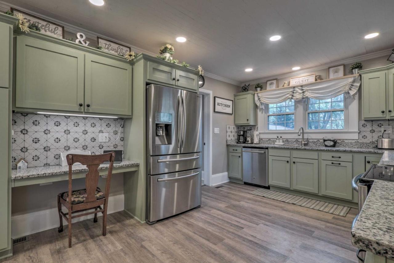 Peaceful Renovated Home With Deck On Half Acre! Asheboro Kültér fotó