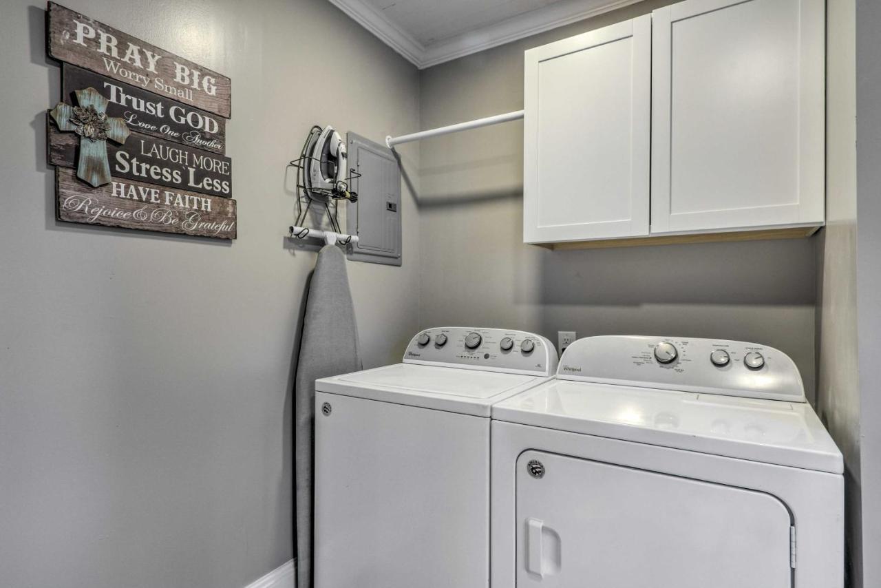Peaceful Renovated Home With Deck On Half Acre! Asheboro Kültér fotó